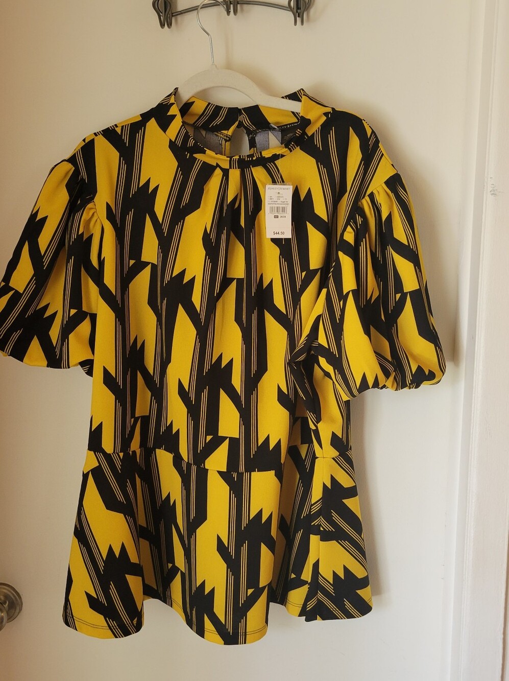 Yellow & Black Graphic Puff-Sleeve Women's Top